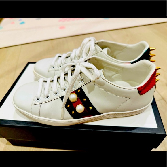 Ladies Gucci Ace White Leather Sneakers Trainers Pumps Pearl and spike detailing - Picture 1 of 3